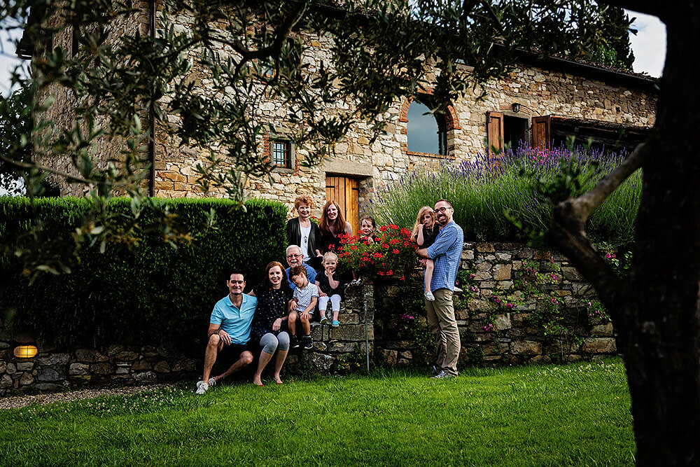 creative family group photos in tuscany