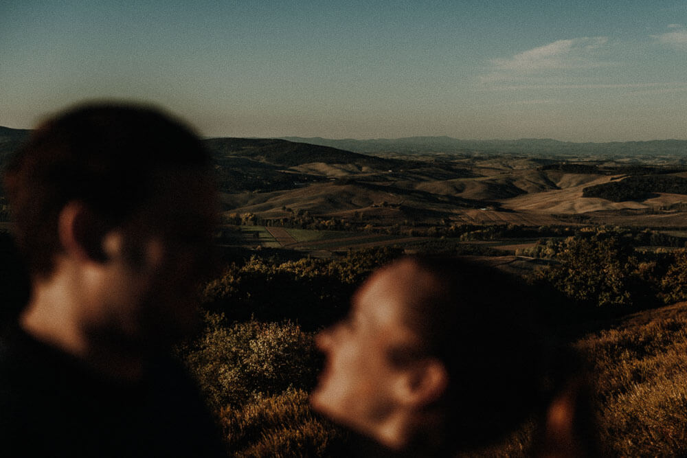 Honeymoon session in Tuscany, with breathtaking views on the Val d’Orcia