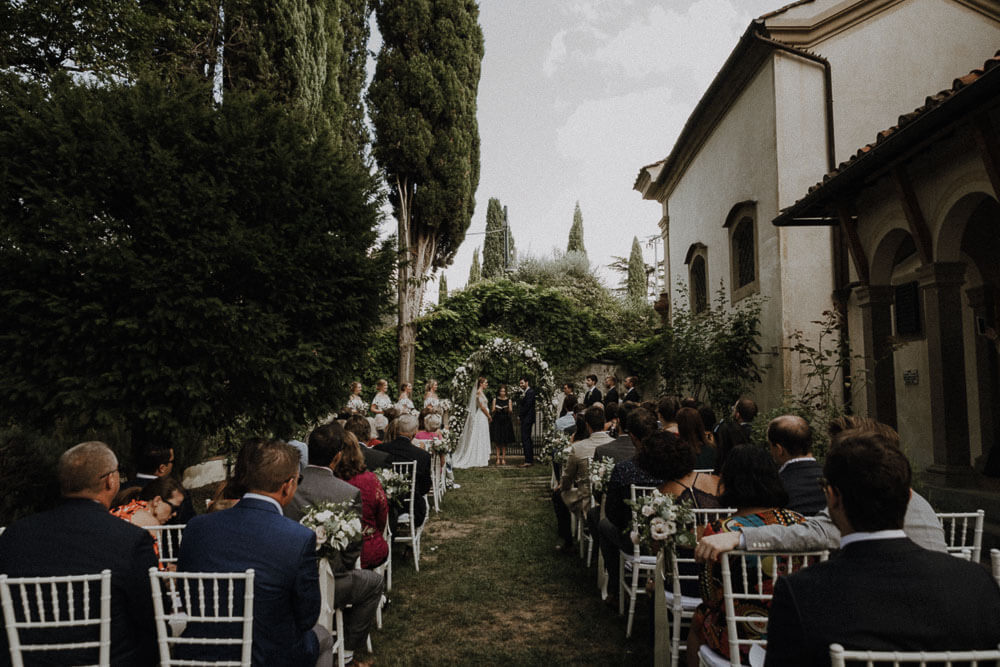 outdoor ceremony in the garden of the villa, wedding in florence