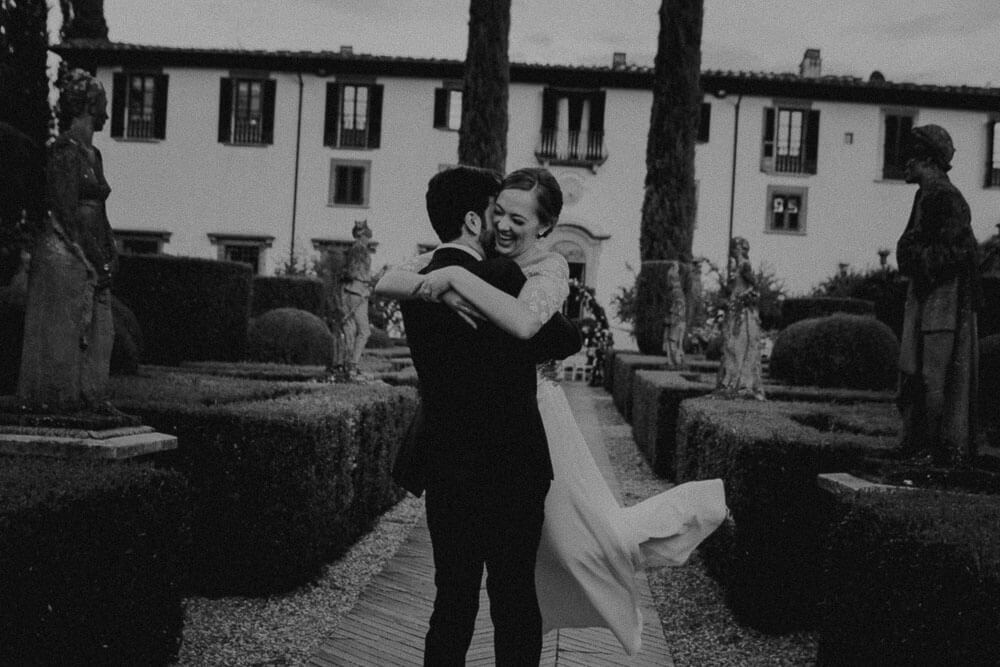 intimate wedding couple portrait in florence villa, tuscany