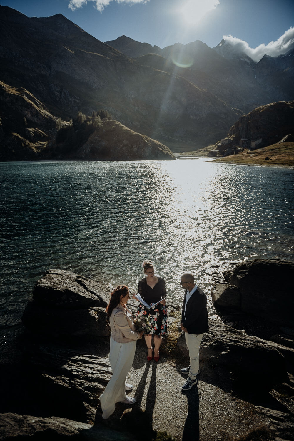 lake elopement ceremony on italian dolomites