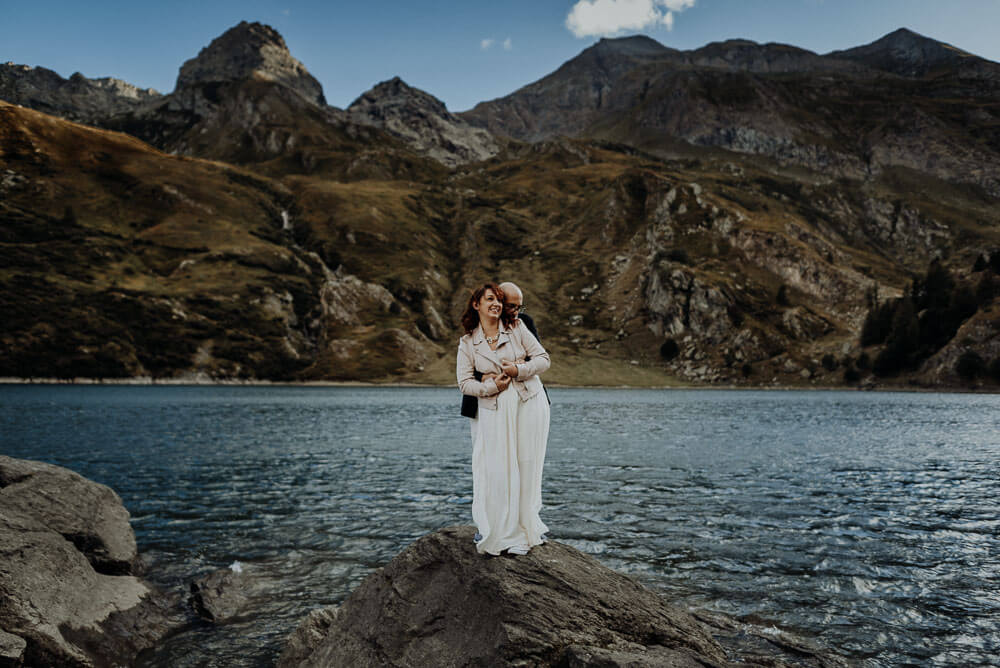 epic couple portrait, alps adventure elopement on lake
