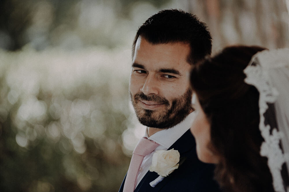 groom in love are looking the bride, tuscany wedding photographer