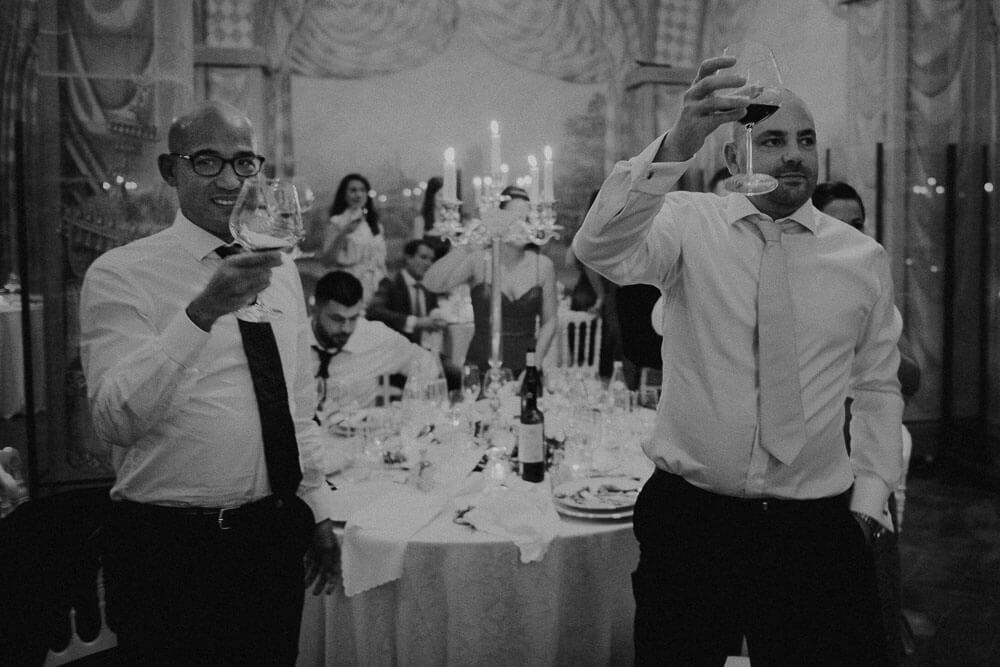 guests are having a toast, cortona wedding photographer