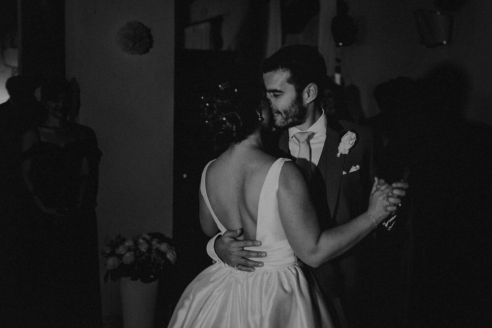 first dance of the married couple, wedding in cortona