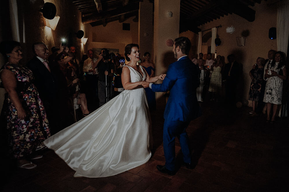 first dance of the married couple, wedding in tuscany