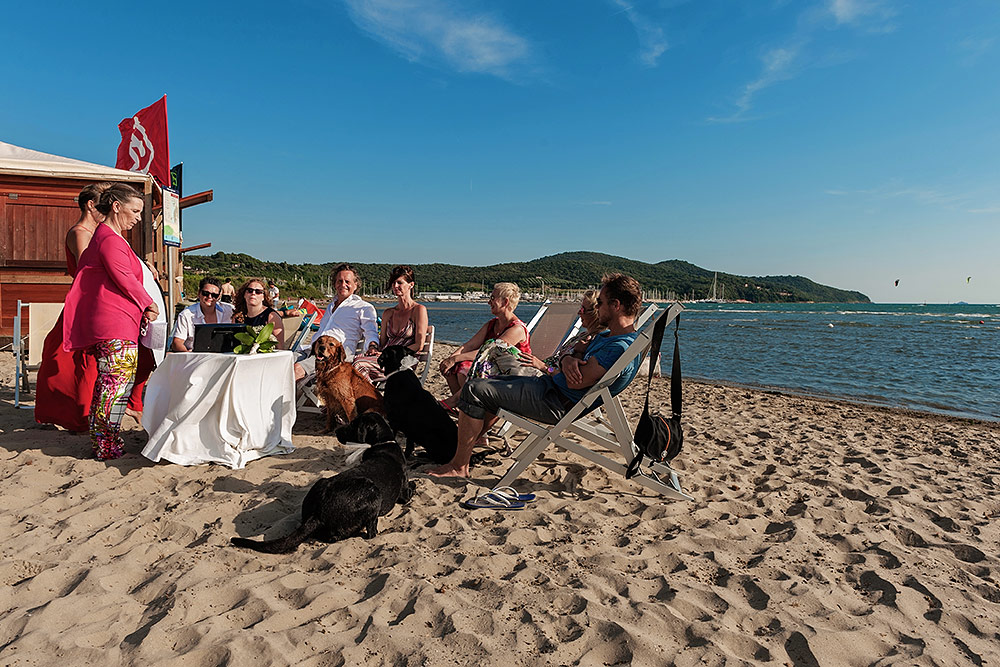 symbolic ceremony for a beach wedding in tuscany