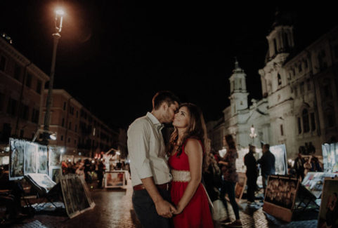 night engagement session in rome, couple photographer in rome