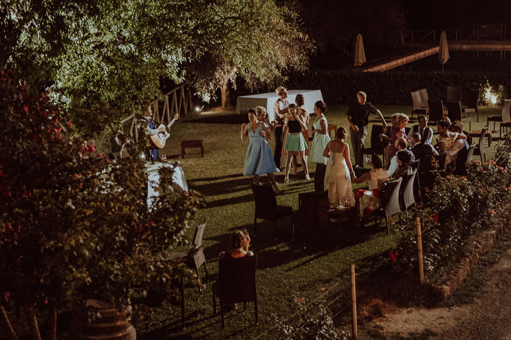 countryside wedding party in siena, tuscany